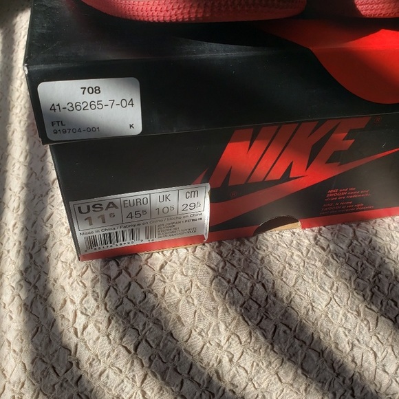 Gently worn Jordan 1 Retro High Flyknit Bred - Picture 4 of 4